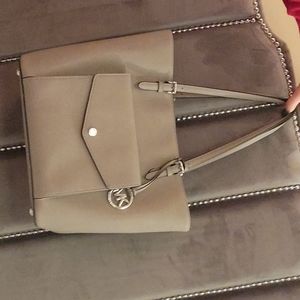 Michael Michael Kors Jet Set Multifunction Pocket Tote in grey